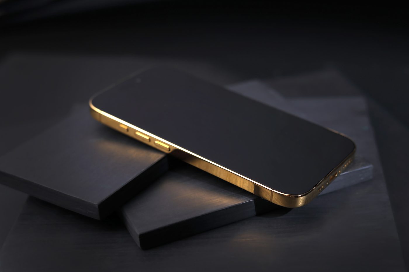 iPhone 16 Pro — Profile
